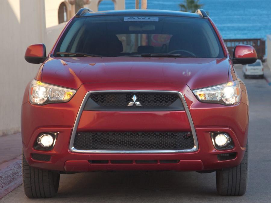  Mitsubishi Outlander Sport 2010 года  (фото 2 из 26)